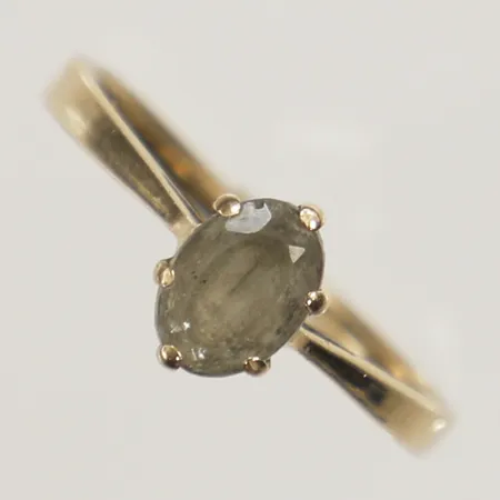 Ring med färgad sten stl:17 8K Vikt: 1,5 g