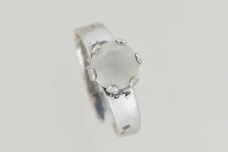 Ring med sten ÅR 1978 justerbar silver 925/1000 Vikt: 2,3 g