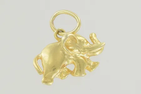 Hänge ELEFANT längd 2 cm bredd 1,7 cm, 18K Vikt: 2,9 g