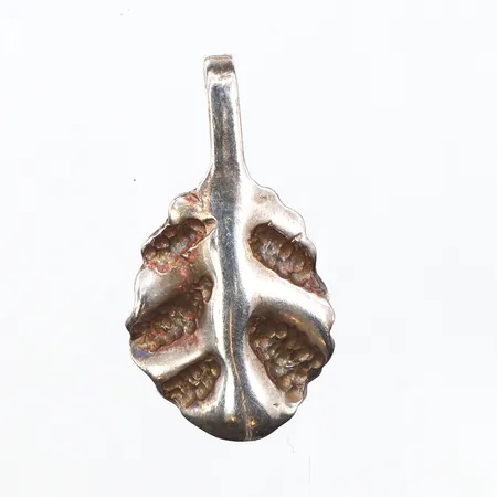 Hänge, längd 25,4mm, bredd 12,4mm, 830/1000 silver. Vikt: 1,6 g