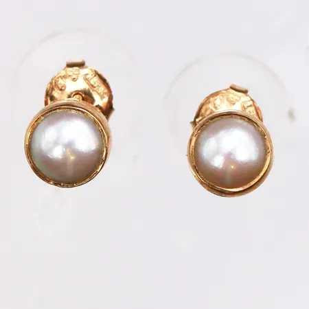 Örhängen med pärla, Ø6,8mm, 18K. Vikt: 1,6 g