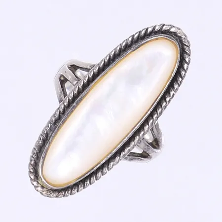 Ring med pärlemor stl 15¾ bredd 3-30mm silver 925/1000 Vikt: 7,1 g