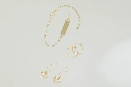 Armband 9k 0,7 gr örhängen 18K 1,08 gr, defekter Vikt: 1,8 g