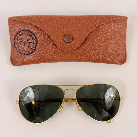 Solglasögon Rayban pilot, RB3025, guldfärgad metall, mörkgrön tonad, repigt glas, bruksslitage, euti.