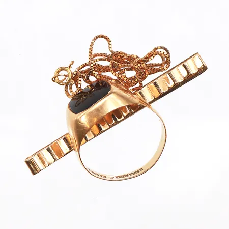 Diverse guld, defekter/gravyrer, sten, ojämnheter, 18K. Vikt: 9,8 g