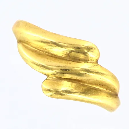 Ring stl:18, bredd ca 10mm, 18K Vikt: 3 g