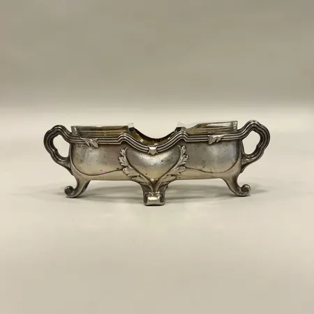 Skål ca 13x4cm, glasinsats naggad/trasig, 800/1000 silver Vikt: 23,8 g