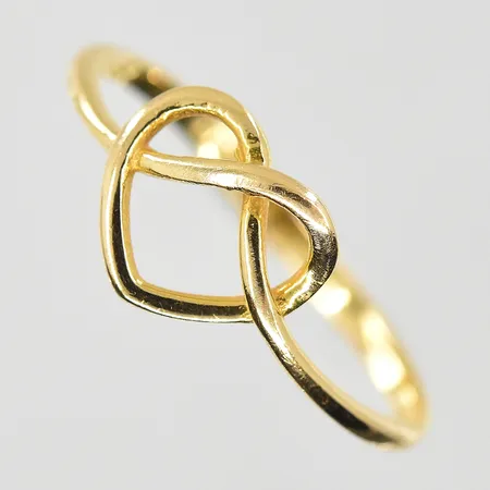 Ring stl:18¼, bredd 2-9mm, 21K. Vikt: 1,6 g