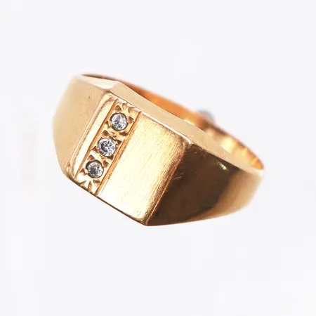 Klackring med 3 vita stenar, stl:17, mått 9,7x9,2mm, 18K. Vikt: 2,9 g