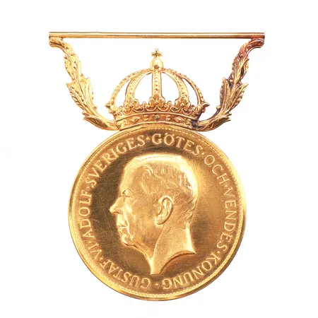 Medalj Gustav VI Adolf, 23K i myntet och 18K kronan, gravyr, bruttovikt 13,8. Vikt: 13,8 g