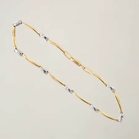 Armband med vita stenar längd 18,5cm bredd 3,5mm delvis vitguld 18K Vikt: 5,6 g