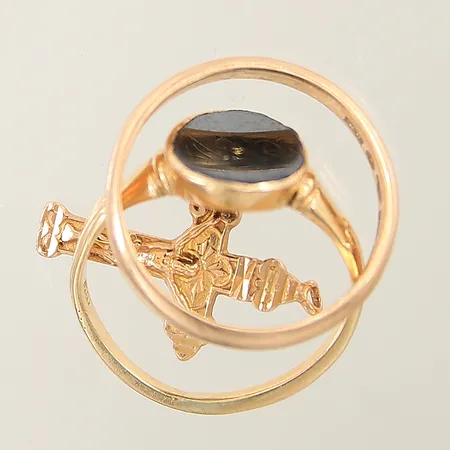 Guldsmycken, hematit, gravyr, skevheter, bucklor, 18K  Vikt: 12,2 g