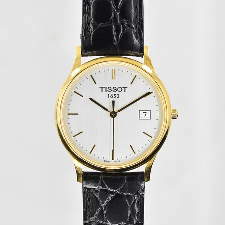 Herrur Tissot 18K, quartz, Ø34mm, boettnr T913410A, datum, läderband, behov av batteribyte, graverad bakboett, fint skick, etui, inga övriga tillbehör.