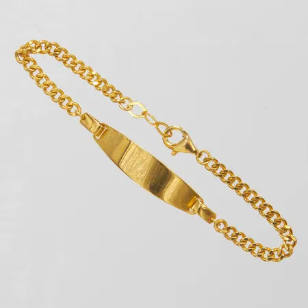 Armband med bricka längd ca 13,5-14,5cm, bredd 3-7mm, 21K Vikt: 3,3 g