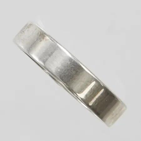 Ring stl: 17, bredd: 4mm, gravyr, silver 925/1000  Vikt: 2,7 g