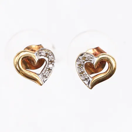 Örhängen hjärta med små diamanter, 8x0,005ct, längd 7,9mm, bredd 8,4mm, 18K. Vikt: 1,7 g