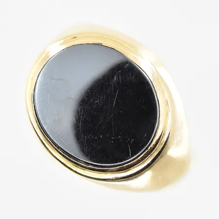 Klackring med hematit, stl:19, bredd 4-15mm, 18K. Vikt: 7,3 g