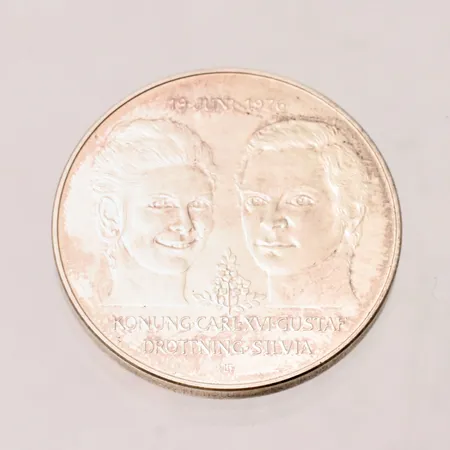 Jubileumsmynt 50kr, Ø36mm, Kungabröllopet 19 juni 1976 Konung Carl XVI Gustav och Drottning Silvia, silver 925/1000 27g Vikt: 27 g