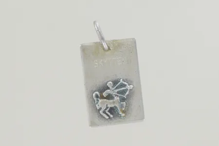 Hänge skytten längd 2,3 cm bredd 1,2 cm, silver 925/1000 1,4gr Vikt: 0 g
