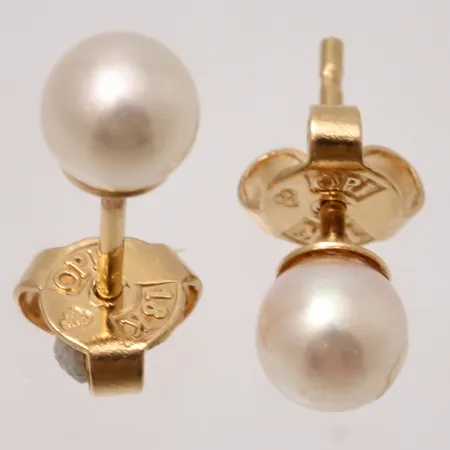 1par pärlörhängen i 18K guld, mått Ø5mm, vikt 1,15g.