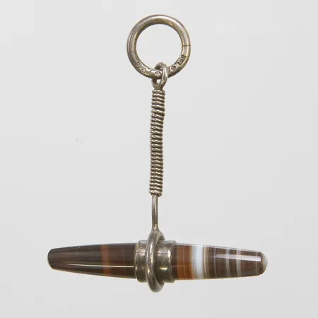 Hänge med agat, längd 54mm, bredd 44mm, år 1956, Katrineholm, små nagg, 835/1000 silver Vikt: 7,8g Vikt: 7,8 g