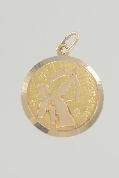 Hänge skytten längd 2,5 cm bredd 2 cm, 14K Vikt: 1,4 g