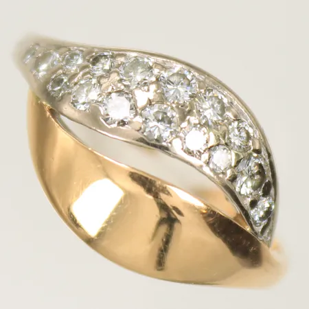 Ring med 16 diamanter 0,01-0,05ct, 18K 4,7g Vikt: 4,7 g
