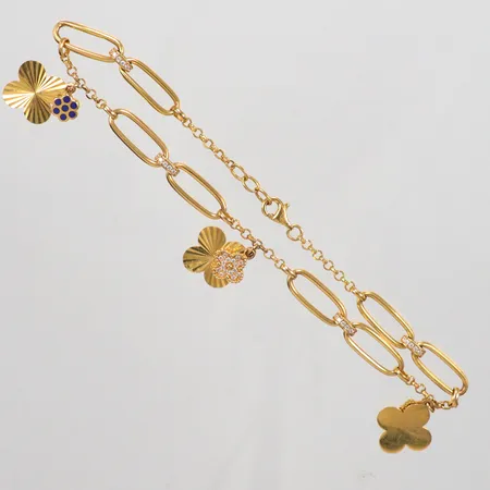 Armband längd 25,5cm, bredd 6,5mm, tre berlocker, 21K Vikt: 11,3 g