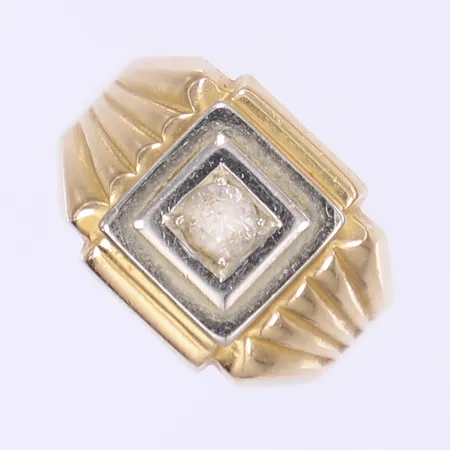 Klackring med vit sten stl 18¾ bredd 4-14mm hårt bruksslitage 18K Vikt: 6 g