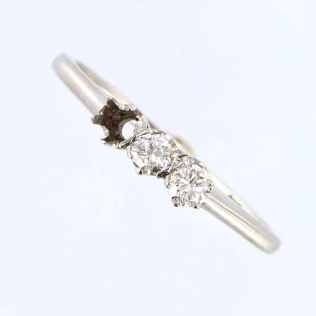 Ring med diamanter 3x0,10ct stl:17¾, en diamant lossnat och medföljer, 18K Vikt: 2 g