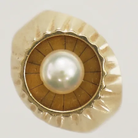 Ring med pärla stl:17¾ bredd 4,8mm skev skena 18K Vikt: 5,1 g