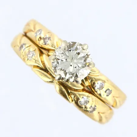 Ring med diamanter 1x0,68ct piqué och 8x0,02ct stl:15½, bredd ca 6mm, 14K Vikt: 4,5 g