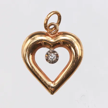 Hänge hjärta med vit sten, längd 14,9mm, bredd 14,3mm, 18K. Vikt: 0,9 g