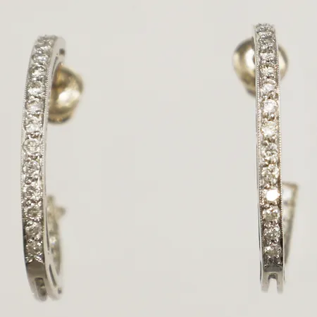 Ett par örhängen med diamanter ca 54x0,02ct, Ø28mm, bredd ca 2,5mm snurrebussar i 14K, örhängena i 18K Vikt: 7,2 g