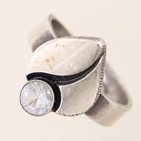 Ring med bergkristall Finnfeelings Karl Laine justerbar skena stl ca:17-18¾ bredd 4-16mm silver 925/1000 Vikt: 4,2 g