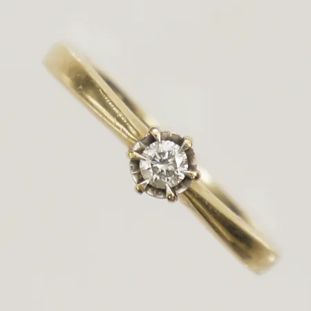 Ring med diamant 0,07ct stl:15¼ bredd 2,1mm GHA 18K Vikt: 2,3 g