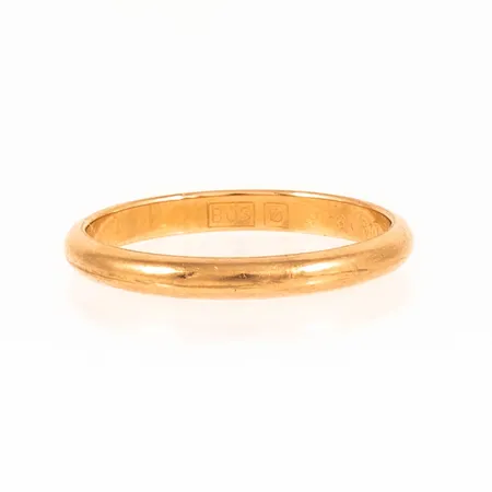 Ring Schalins slät stl:16¼ bredd 2,4mm höjd 1,3mm, gravyr, 18K 2,0g.  