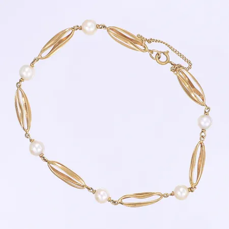 Armband med odlade pärlor längd 21cm bredd 6mm säkerhetskedja bucklig 18K Vikt: 7 g