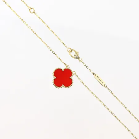 Collier Van Cleef & Arpels längd 39 och 43cm, bredd 1-15mm, vintage alhambra karneol, serienr JE869607, certifikat Van Cleef & Arpels Augusti 2016, kvitto Harrods London 2016, etui, ytterkartong samt påse, 18K Vikt: 4,6 g
