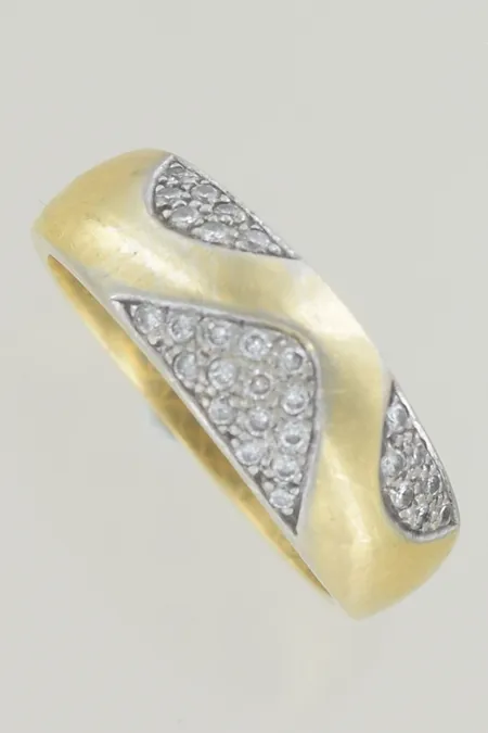 Ring med diamanter 0,30ct stl: 19 bredd 8 mm,18K Vikt: 7 g