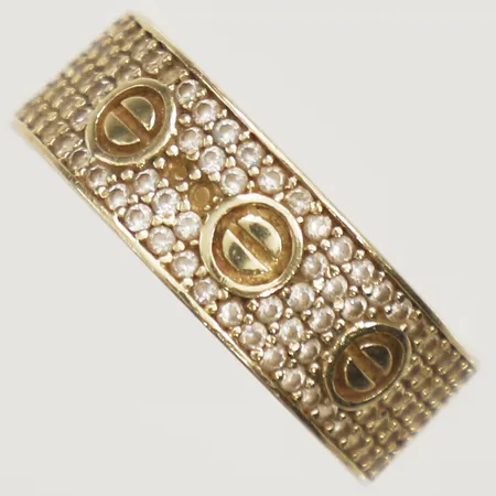 Ring med vita stenar stl:18½, bredd 2,4-7,4mm tre stenar saknas 14K Vikt: 3,1 g