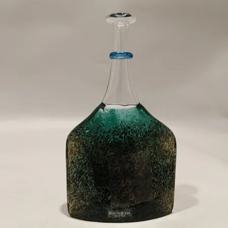 Flaska Satellite, Bertil Vallien, Kosta Boda, numrerad 89251, höjd ca 18cm
