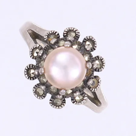 Ring med pärla stl 16¾ bredd 2-13mm silver 925/1000 Vikt: 4,2 g