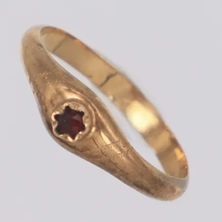 Ring med sten, defekt, bucklig, 18K Vikt: 0,6 g