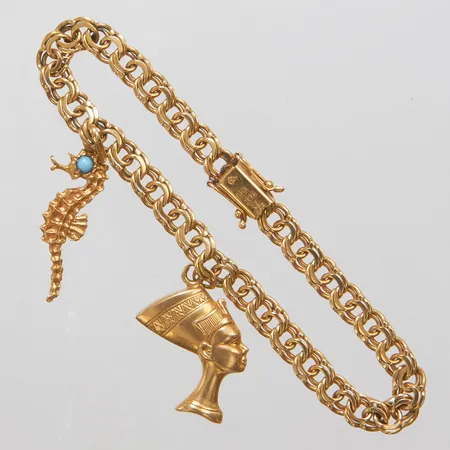 Armband Bismarck med berlocker, Cleopatra, Sjöhäst, längd 19cm, bredd 6mm, svenska stämplar, 18K Vikt. 19,1g Vikt: 19,1 g
