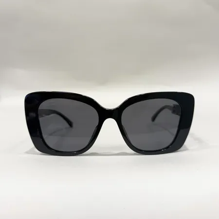 Ett par solglasögon Chanel ref-nr:5422-B-A C501/T8 53¤17, en sten saknas, mindre bruksrepor, kvitto från Chanel Stockholm år 2020, manual, putsduk, fodral, kartong