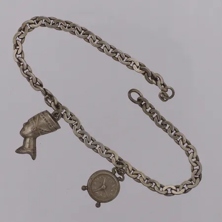 Armband manglad Pansar med två berlocker, längd 18,5cm saknar lås silver 830/1000 Vikt: 7,1 g