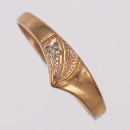 Ring med vit sten stl:16¼ bredd 5,8mm, defekt 8K Vikt: 0,8 g