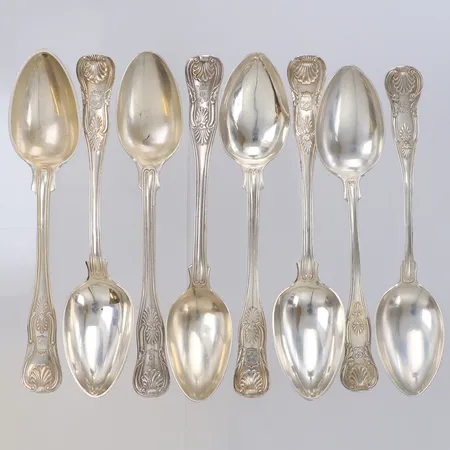 8 Skedar, längd 14cm, modell Snäck, gravyr, bucklor, 830/1000 silver Vikt: 177 g