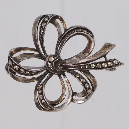 Brosch med markasiter mått ca 30 x 34mm, Theodor Klotz, Tyskland, 835/1000 silver Vikt: 4,8 g